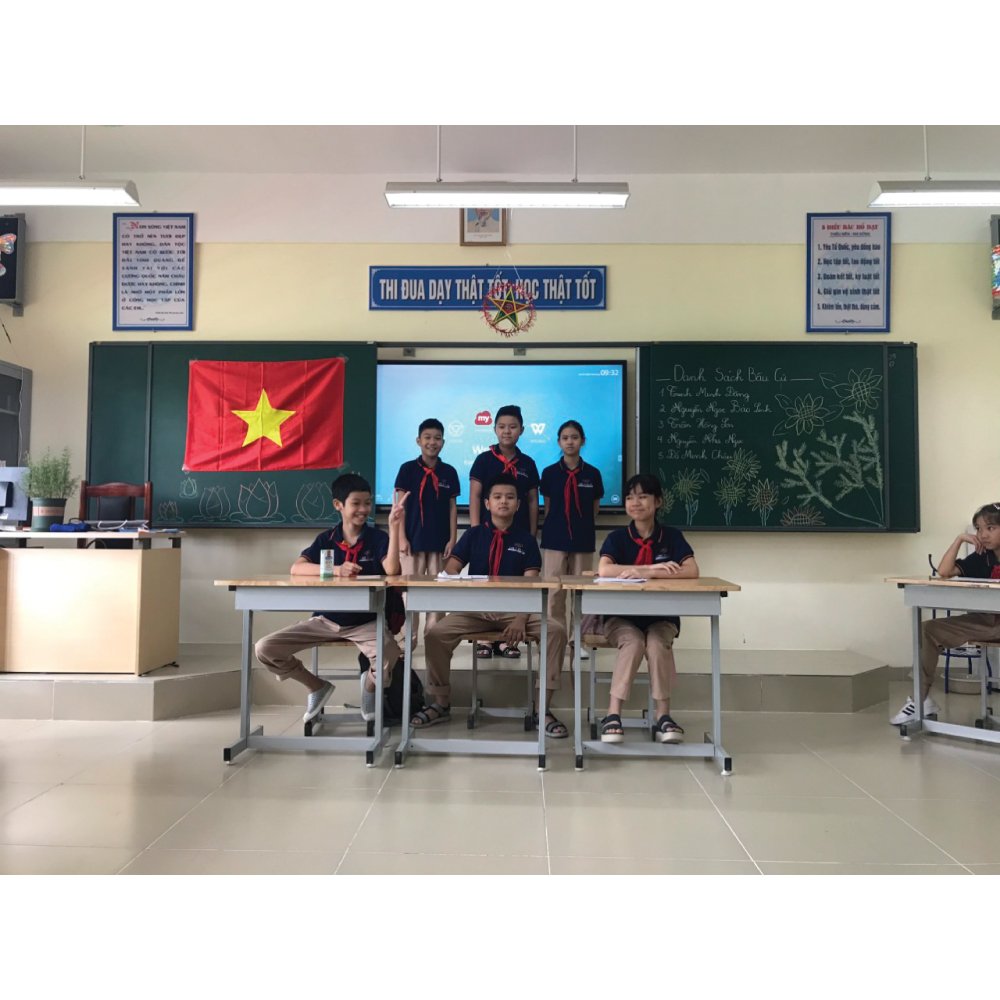 Hệ bảng trượt ngang Mositech (SS03) Bảng Xanh Kết hợp Tivi 2 Hệ bảng trượt ngang Mositech (SS03) Bảng Xanh Kết hợp Tivi - Hình ảnh 2